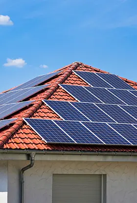 alt="Residential rooftop solar panels installed in a Melbourne suburb to maximize energy savings"